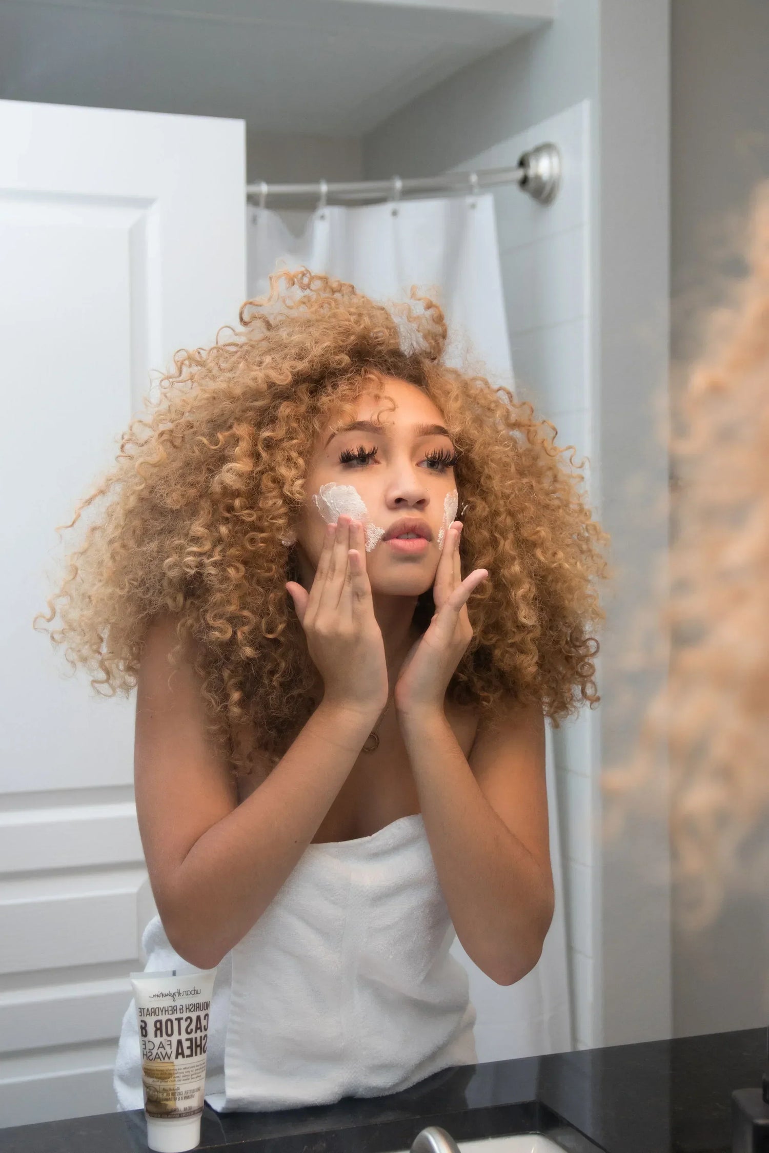 NATURAL FACE CLEANSE FOR HEALTHIER-LOOKING SKIN